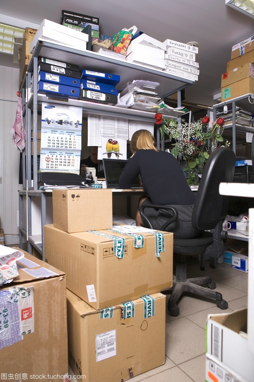 數(shù)字時(shí)代背后的守護(hù)者 計(jì)算機(jī)維修車間里的女性身影